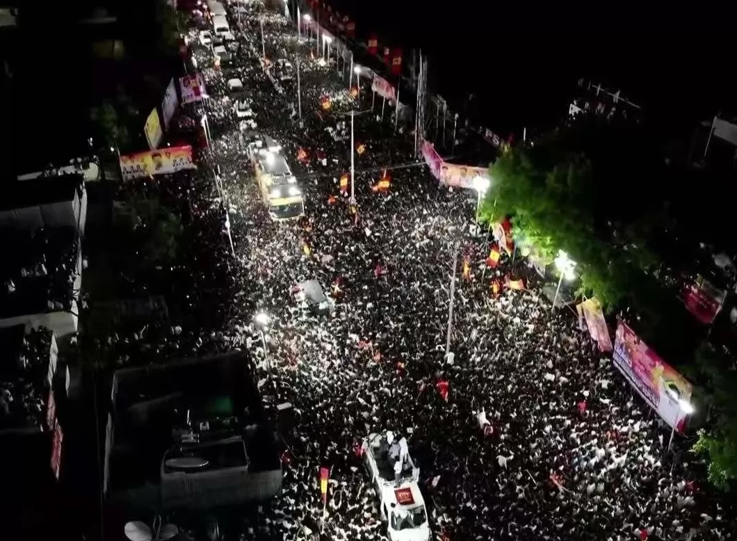 印度一集会发生踩踏已造成29人死亡-第1张图片-