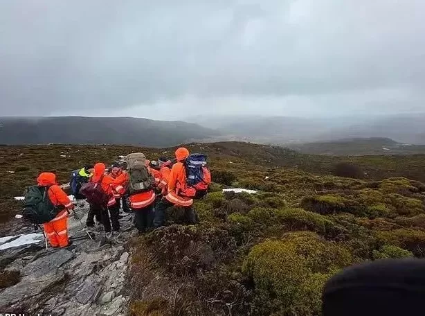 4名中国游客在澳大利亚登山徒步时突遭极端天气，1人不幸身亡-第2张图片-