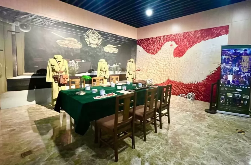 《志愿军：浴血和平》首映礼，鸽眼石上的“极致、相信与陪伴”-第4张图片-