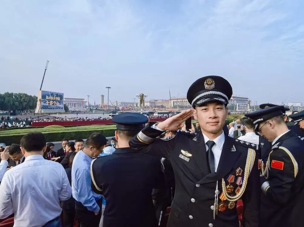 登上“青春集结号”，这三名青年的故事为何引起阵阵欢呼？-第1张图片-