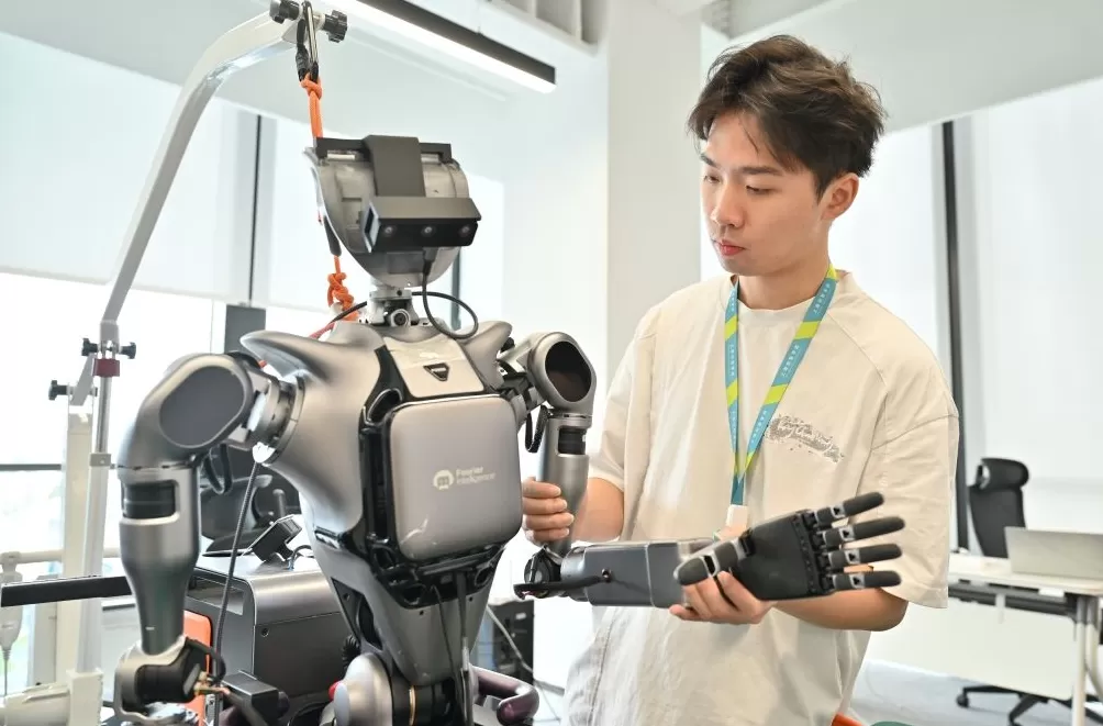 登上“青春集结号”，这三名青年的故事为何引起阵阵欢呼？-第2张图片-