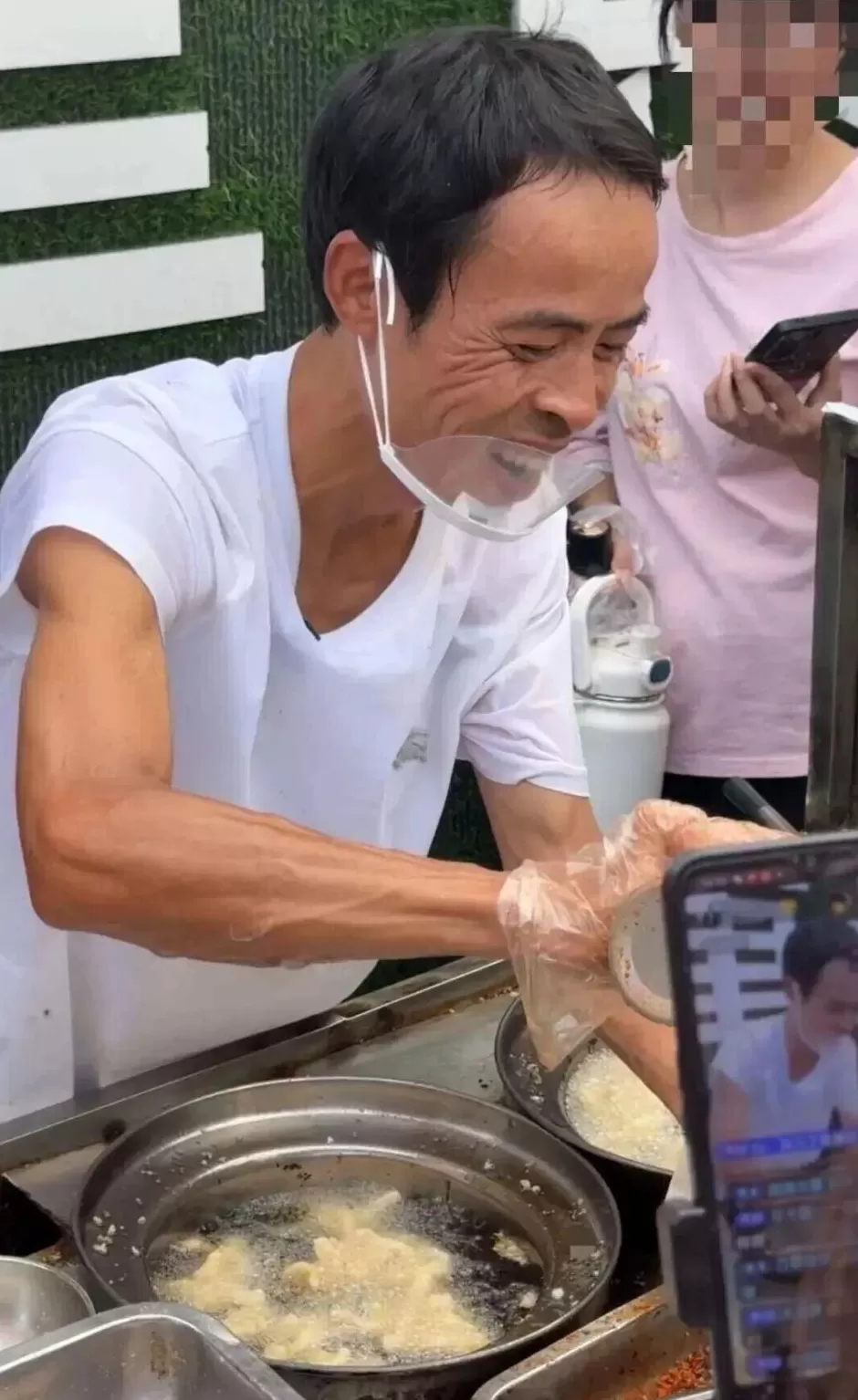 6元的鸡排，600元的服务！“鸡排哥”何以走红？-第3张图片-