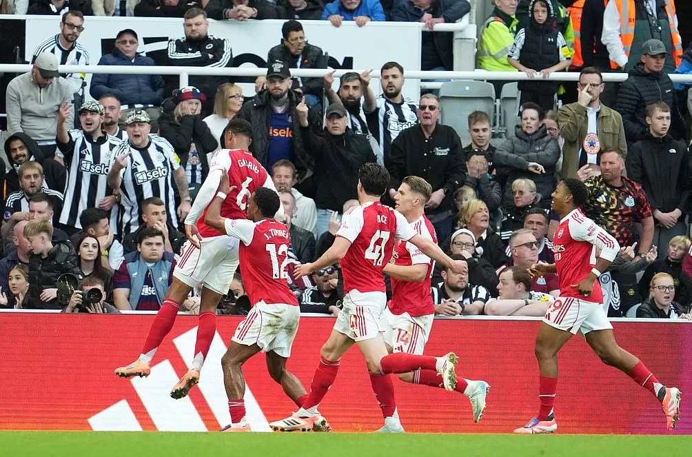 体坛联播｜逆转之夜！阿森纳2比1绝杀纽卡，巴萨登顶西甲-第1张图片-