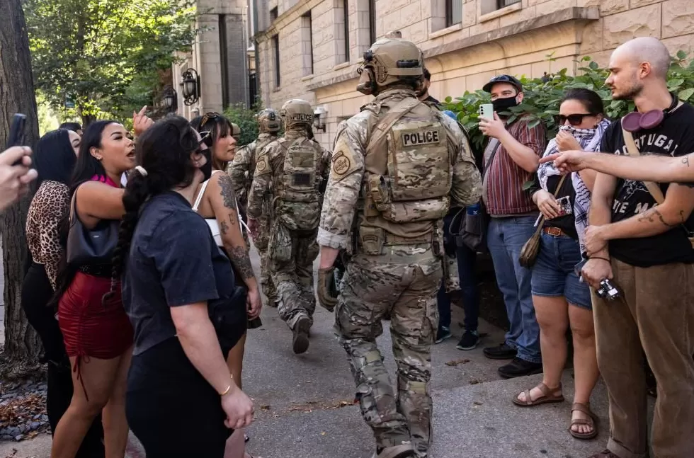 美联邦执法人员在芝加哥巡逻，市长：他们毫无缘由耀武扬威-第1张图片-