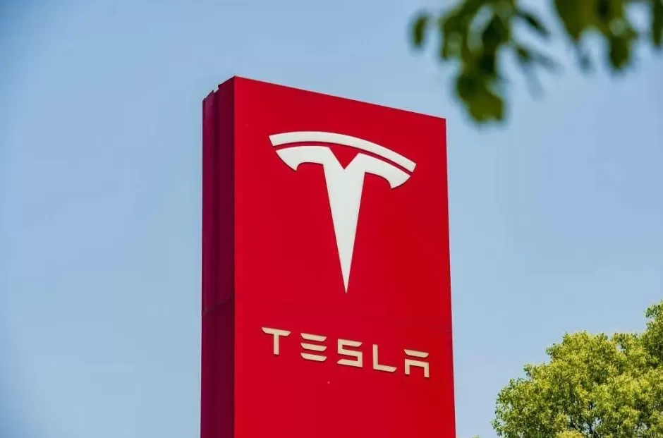 特斯拉技术员被有故障的机器人打成重伤，将特斯拉告上法庭，索赔5100万美元-第1张图片-