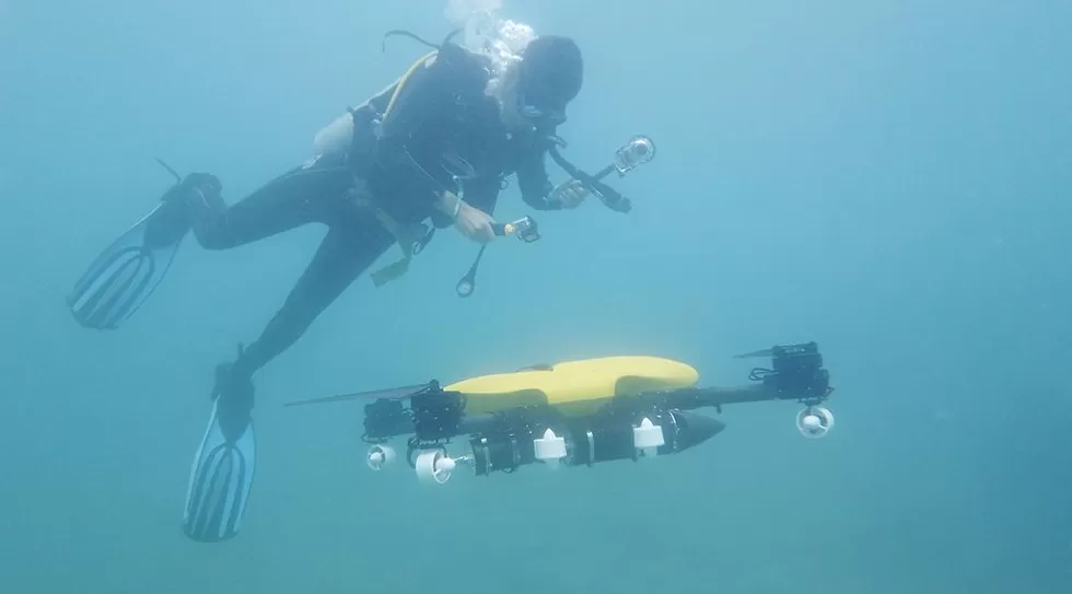 青春华章｜上天入海的“哪吒”如何炼成？学生“炸机”，导师跳水打捞-第3张图片-