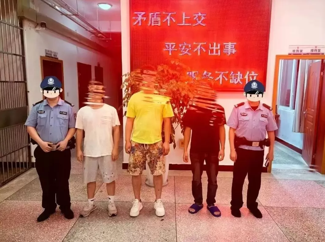 四川乐山城管执法时掀摊打人？官方回应：店主自己掀翻水果箱，三人阻碍执法被行拘-第6张图片-