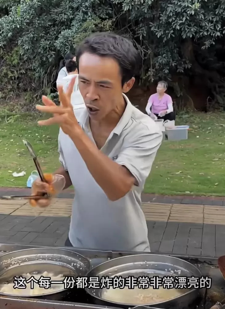 “鸡排哥”一人带火一座城：摊位2公里内一房难求，酒店价格普涨2-3倍-第1张图片-