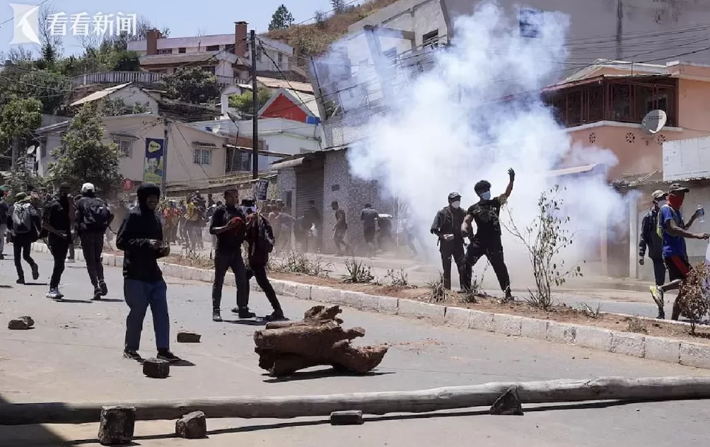 停水停电引示威马达加斯加总统道歉：解散政府-第2张图片-