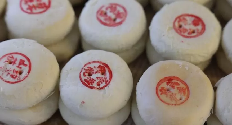 企业推出“蟋蟀馅”月饼，网友：求别创新-第3张图片-