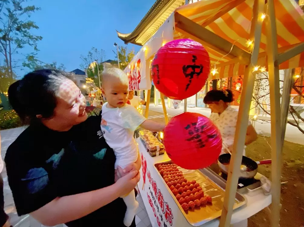 与大白兔、朱泾花灯等IP互动，上海中秋游园会玩出新花样-第3张图片-