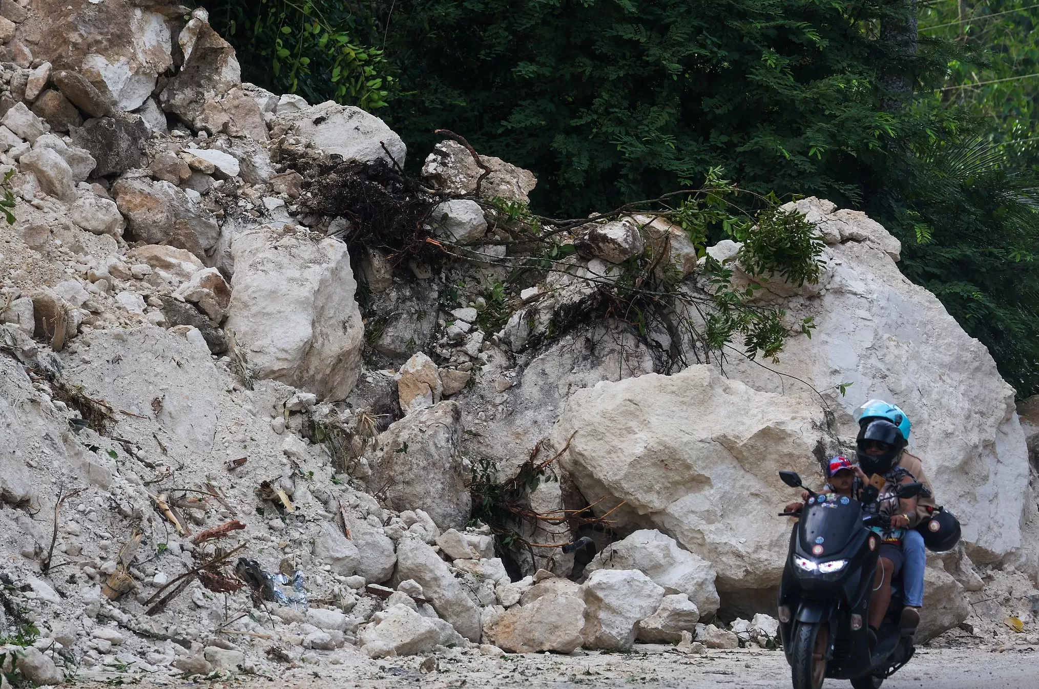 菲律宾强震后已发生795次余震-第1张图片-