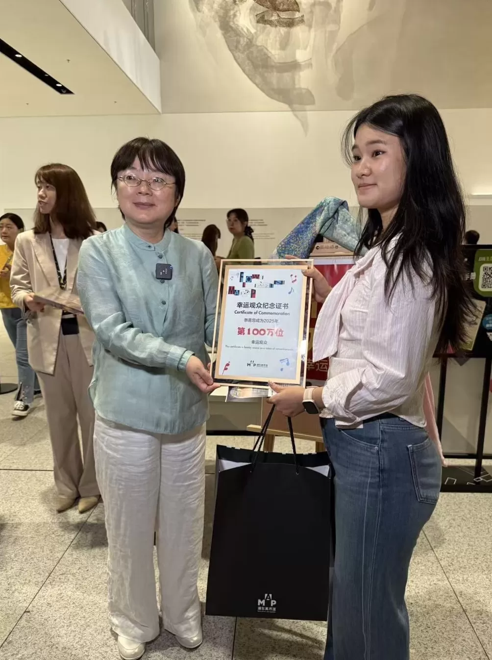 国庆长假首日，上海浦东美术馆迎来今年第100万名观众-第1张图片-