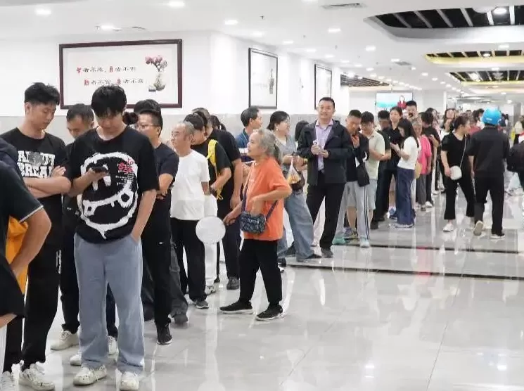 多地机关食堂国庆向社会开放！中午2700人吃饭，用了550斤米，游客：味道很好，价格亲民-第1张图片-