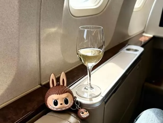 “假装旅行”生意经:110元代发朋友圈九宫格,500块起定制头等舱实况图-第4张图片- “假装旅行”生意经:110元代发朋友圈九宫格,500块起定制头等舱实况图-第4张图片-