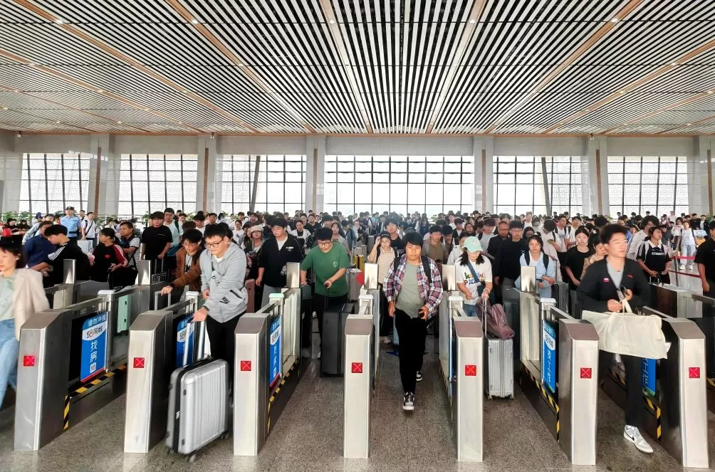 长三角铁路预计今日发送旅客400万人次，同比增幅超10%-第2张图片-