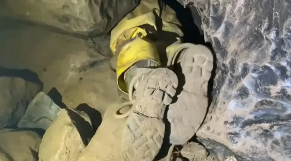 窒息！俄37岁男子独自硬闯世界最深洞穴，却忘带回程装备！悬吊地下1100米8个月才被发现…-第4张图片-