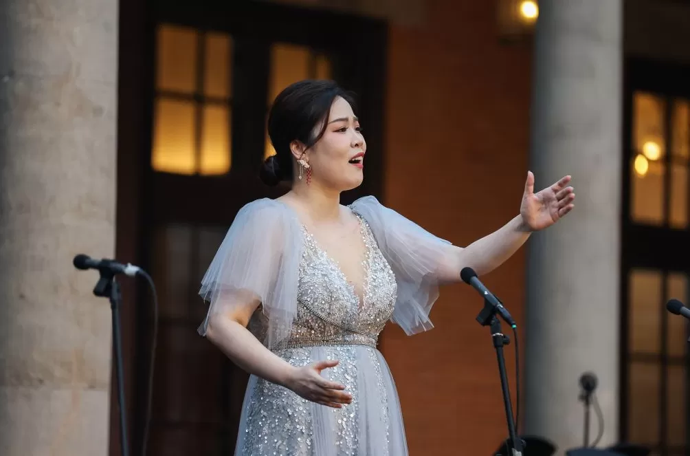 一场草坪上的音乐会，廖昌永和百人合唱《歌唱祖国》-第3张图片-