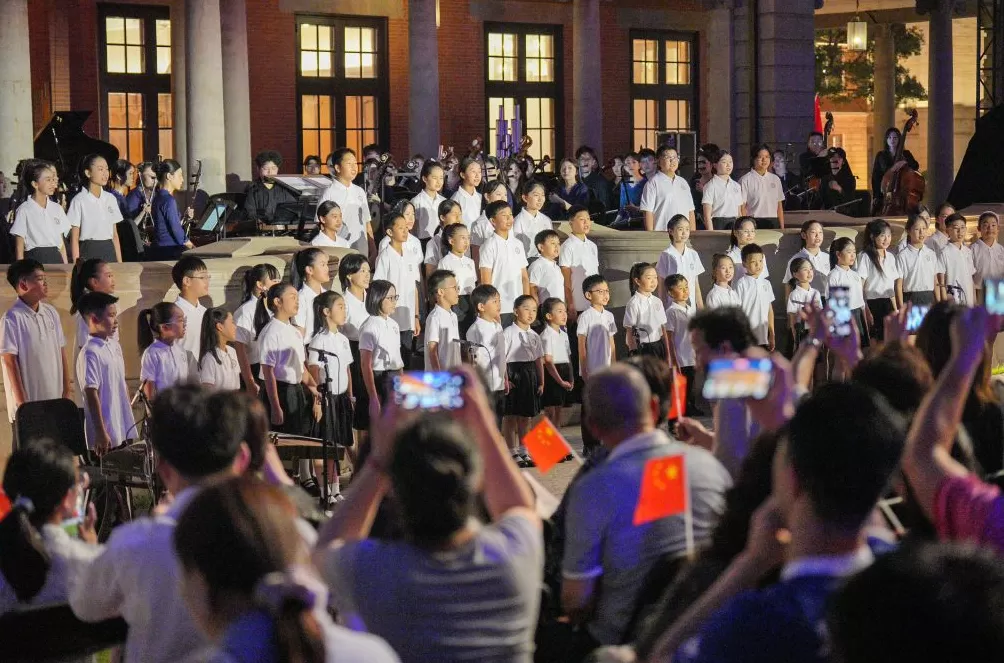 一场草坪上的音乐会，廖昌永和百人合唱《歌唱祖国》-第6张图片-