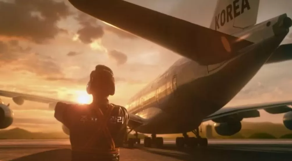 APEC会东道主放大招：李在明化身飞机引导员-第3张图片-