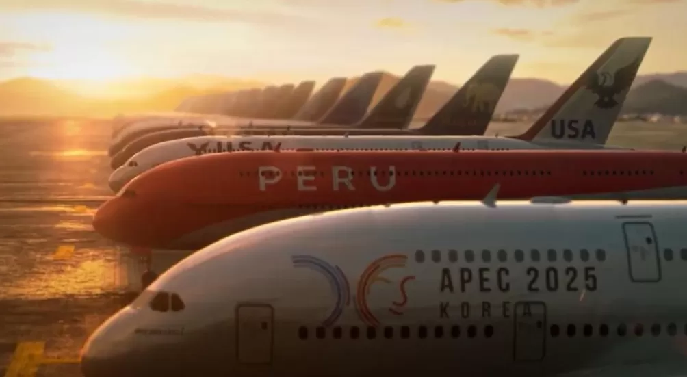 APEC会东道主放大招：李在明化身飞机引导员-第5张图片-