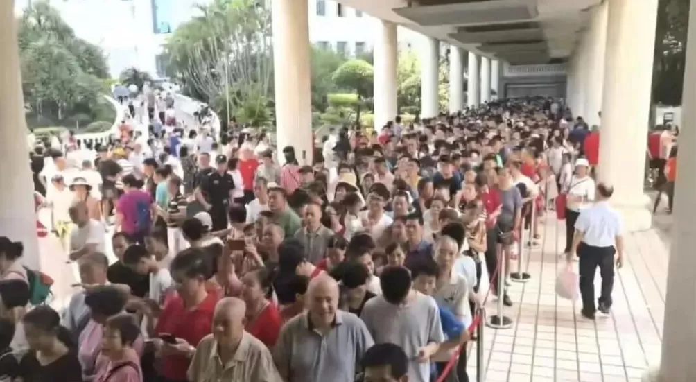 一中午吃了550斤米、250斤卤鹅……两千多人挤满政府食堂-第9张图片-