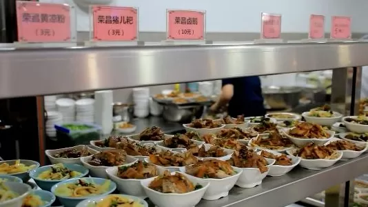 重庆荣昌：2700人涌入区政府食堂，一中午吃了550斤米、250斤卤鹅-第4张图片-