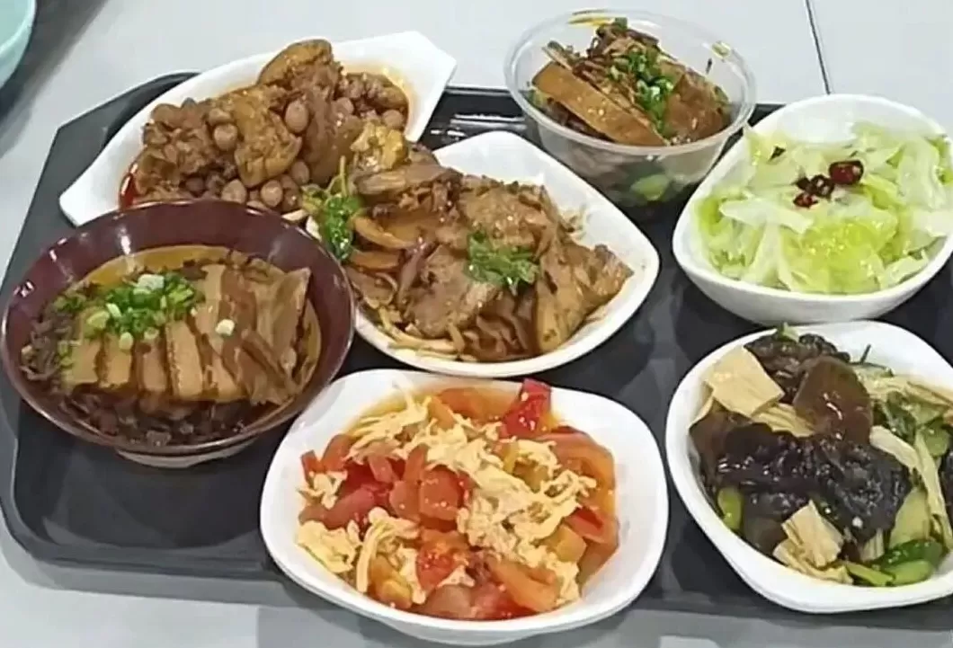 重庆荣昌：2700人涌入区政府食堂，一中午吃了550斤米、250斤卤鹅-第6张图片-