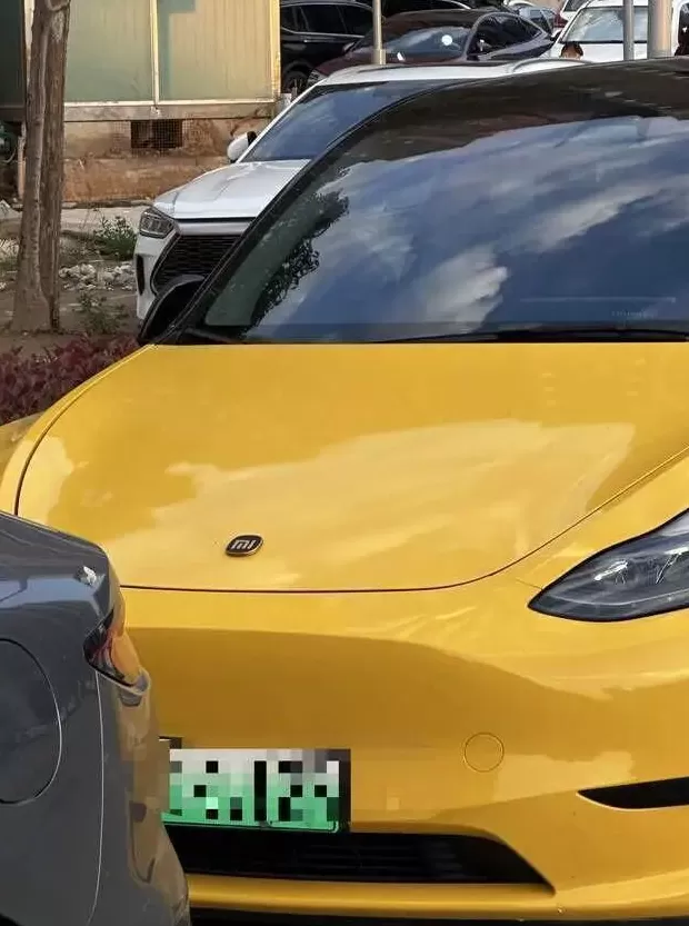 特斯拉“变身”小米汽车,西安交警:属违法行为,或处300元以下罚款-第1张图片- 特斯拉“变身”小米汽车,西安交警:属违法行为,或处300元以下罚款-第1张图片-