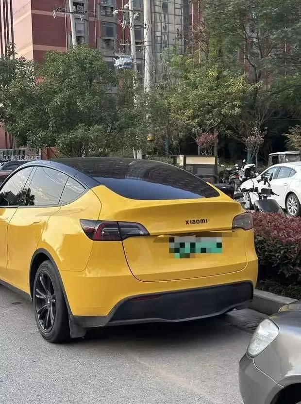 特斯拉“变身”小米汽车,西安交警:属违法行为,或处300元以下罚款-第2张图片- 特斯拉“变身”小米汽车,西安交警:属违法行为,或处300元以下罚款-第2张图片-