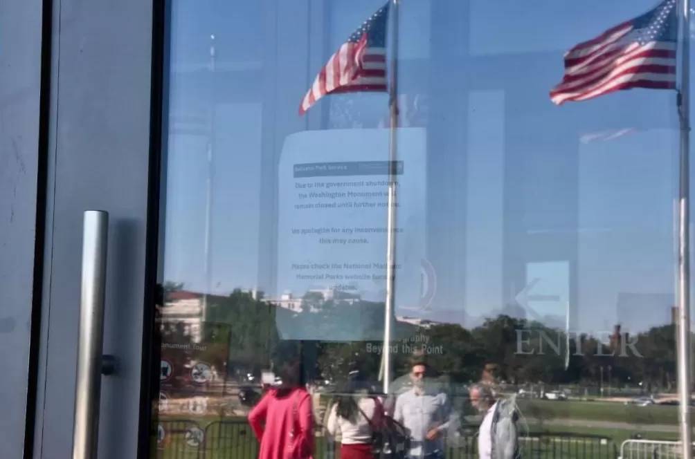 美国政府“停摆”首日：约75万名联邦雇员被迫停薪休假，多个景点关闭！人手短缺危及航空-第4张图片-