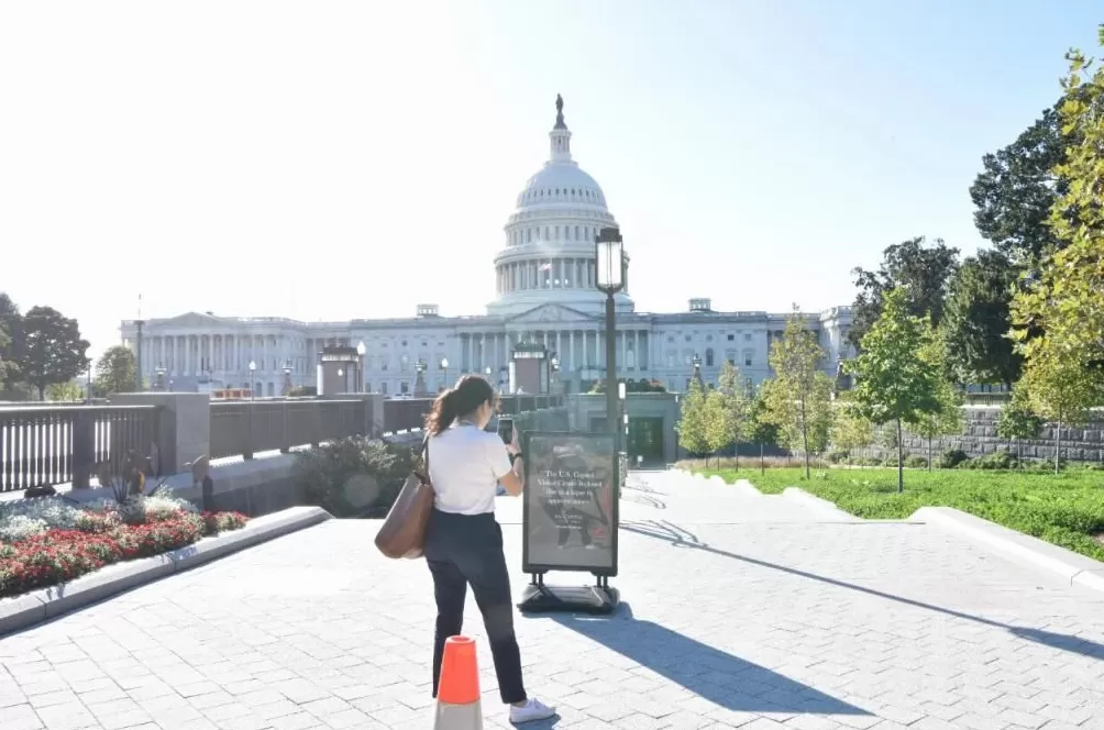 美国政府“停摆”首日：约75万名联邦雇员被迫停薪休假，多个景点关闭！人手短缺危及航空-第1张图片-