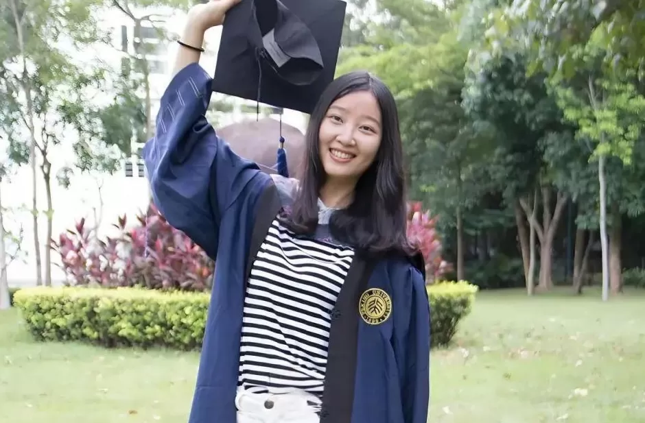 章莹颖男友国庆探望章父并协助直播,网友劝其早点结婚,本人回应-第4张图片- 章莹颖男友国庆探望章父并协助直播,网友劝其早点结婚,本人回应-第4张图片-