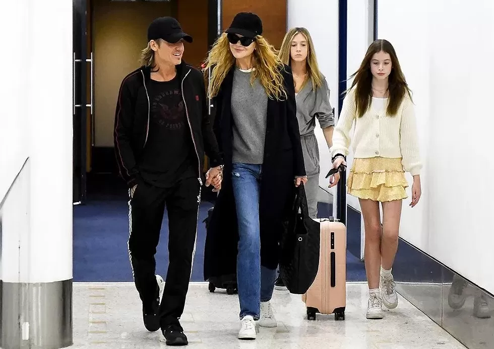 妮可·基德曼离婚,因婚前协议要赔前夫1.2亿?男方疑嫌她太红偷找新欢,俩女儿公开挺母?-第13张图片- 妮可·基德曼离婚,因婚前协议要赔前夫1.2亿?男方疑嫌她太红偷找新欢,俩女儿公开挺母?-第13张图片-