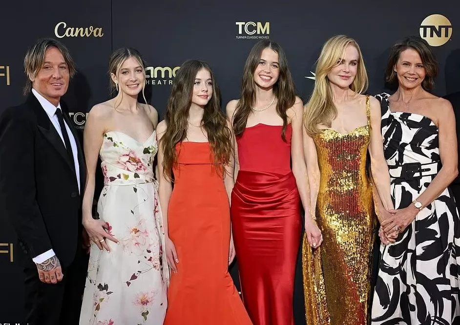 妮可·基德曼离婚,因婚前协议要赔前夫1.2亿?男方疑嫌她太红偷找新欢,俩女儿公开挺母?-第17张图片- 妮可·基德曼离婚,因婚前协议要赔前夫1.2亿?男方疑嫌她太红偷找新欢,俩女儿公开挺母?-第17张图片-