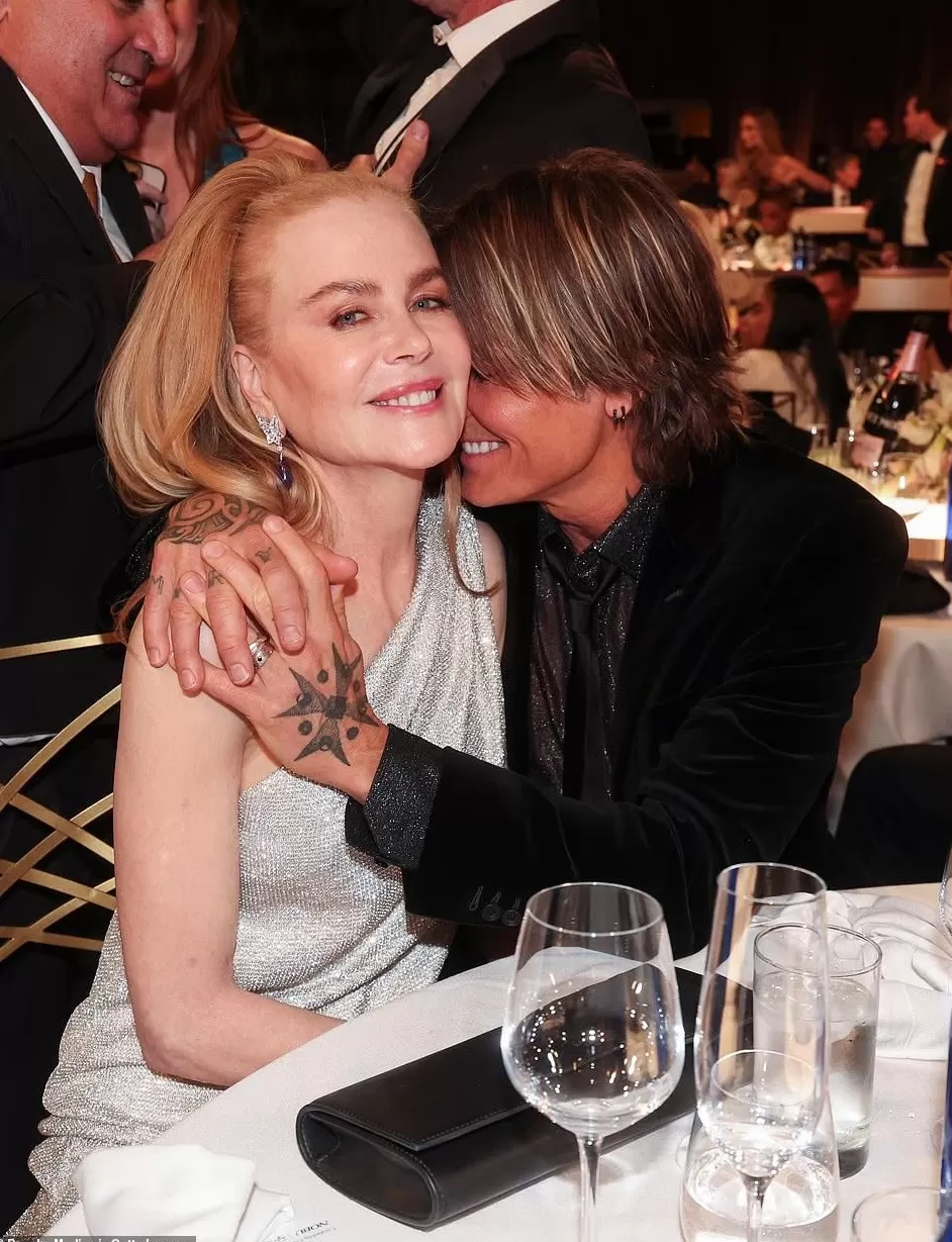 妮可·基德曼离婚,因婚前协议要赔前夫1.2亿?男方疑嫌她太红偷找新欢,俩女儿公开挺母?-第19张图片- 妮可·基德曼离婚,因婚前协议要赔前夫1.2亿?男方疑嫌她太红偷找新欢,俩女儿公开挺母?-第19张图片-