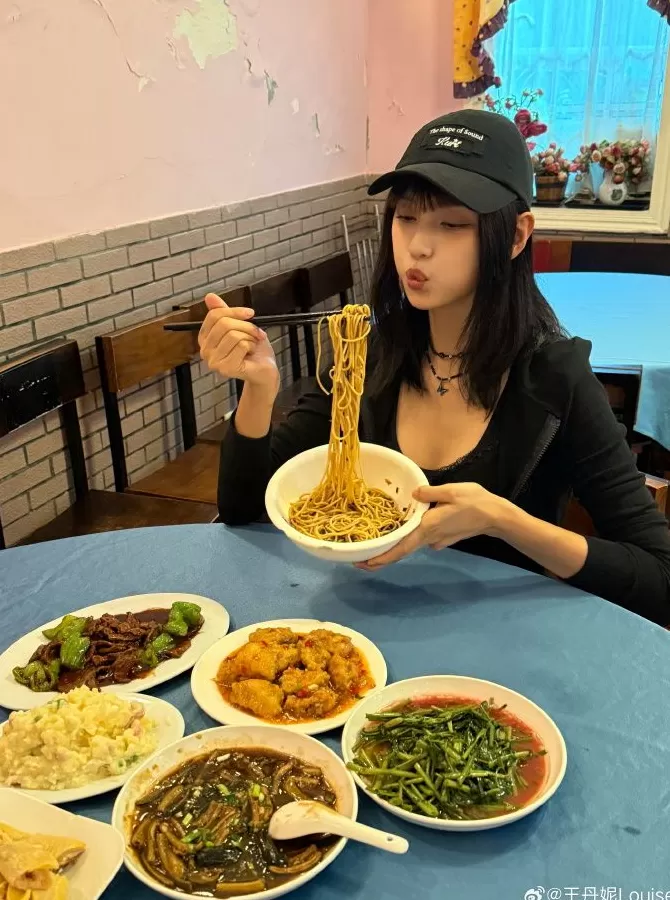 专访｜突然会被剃寸头，王丹妮：当演员，越来越好玩了-第14张图片-