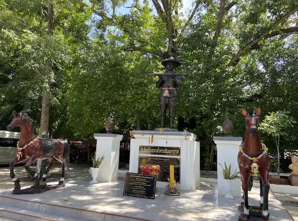 郑信在洛坤：泰国南部的反叛、和亲与遗腹子-第3张图片-