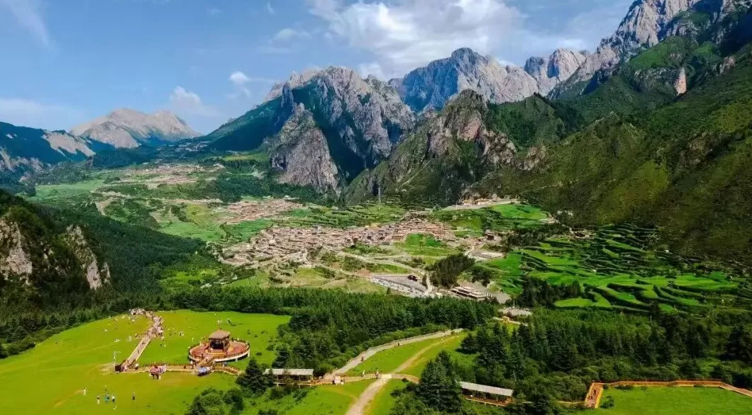 甘肃扎尕那景区近期有徒步者失温失联，警方、景区连发公告：无人区禁止穿越-第1张图片-