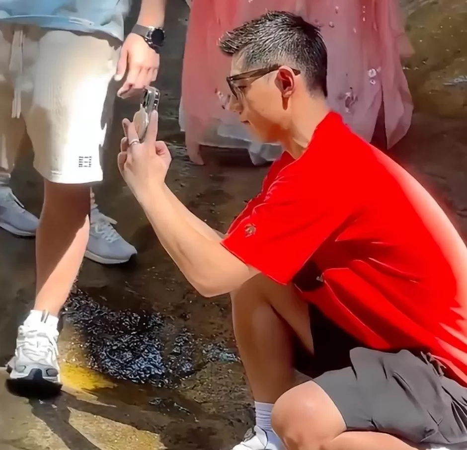 张继科回应落水：与副市长等10人同行帮朋友拍照时被谁给踹了一脚-第1张图片-