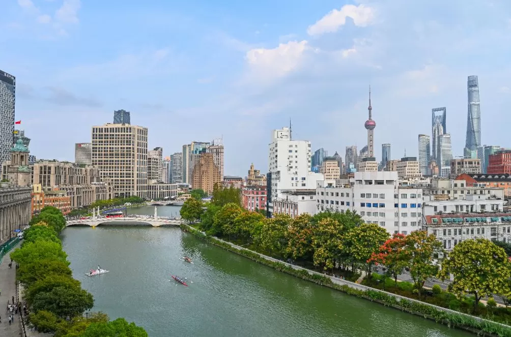 魔都眼·国庆｜上海赛艇公开赛开桨，苏州河上掀青春“艇”浪-第1张图片-