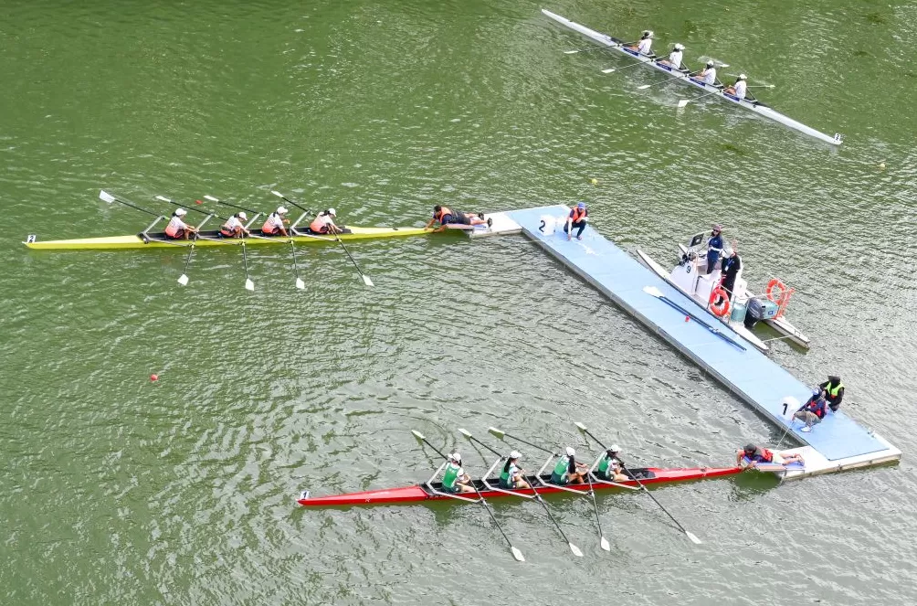 魔都眼·国庆｜上海赛艇公开赛开桨，苏州河上掀青春“艇”浪-第2张图片-
