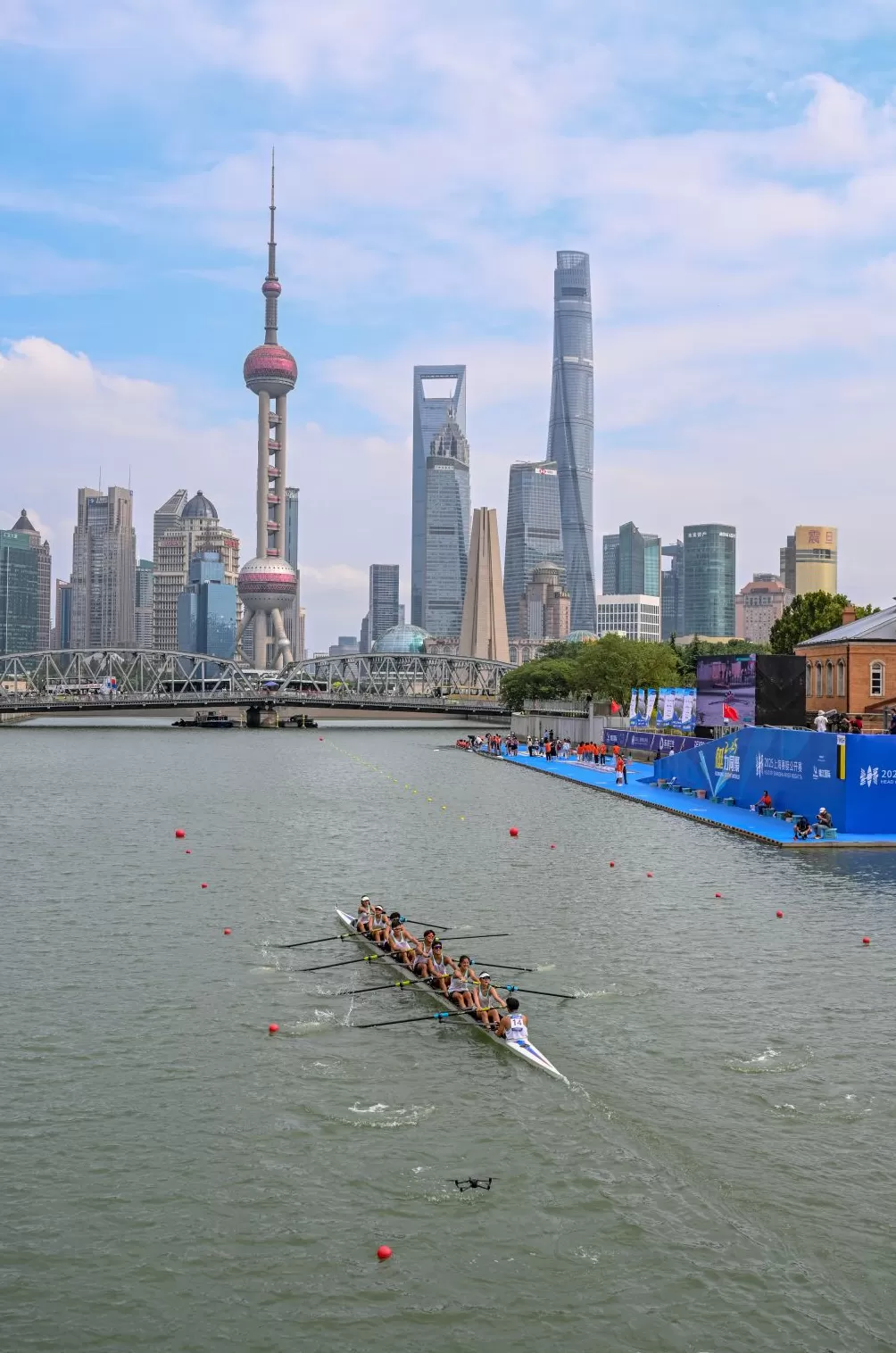 魔都眼·国庆｜上海赛艇公开赛开桨，苏州河上掀青春“艇”浪-第8张图片-