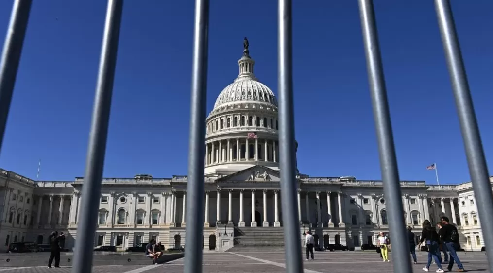 美国政府“关门”后数十万雇员面临停薪、裁员，停摆或至下周-第1张图片-