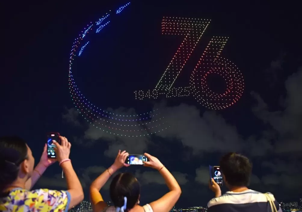香港举行大型无人机汇演庆祝新中国华诞-第1张图片-