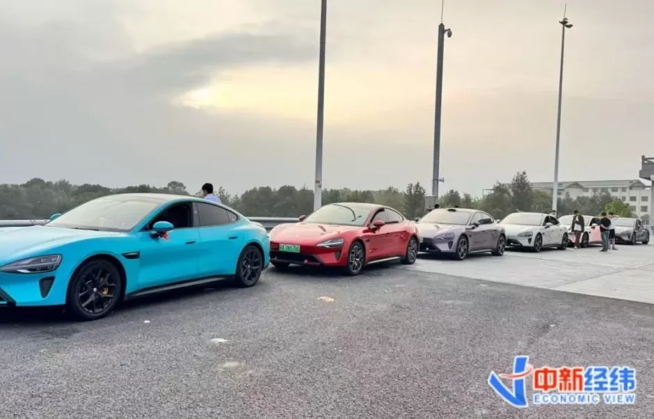 “比去年涨了五六倍”“比劳斯莱斯贵也要订”,年轻人结婚爱上这种车-第2张图片- “比去年涨了五六倍”“比劳斯莱斯贵也要订”,年轻人结婚爱上这种车-第2张图片-