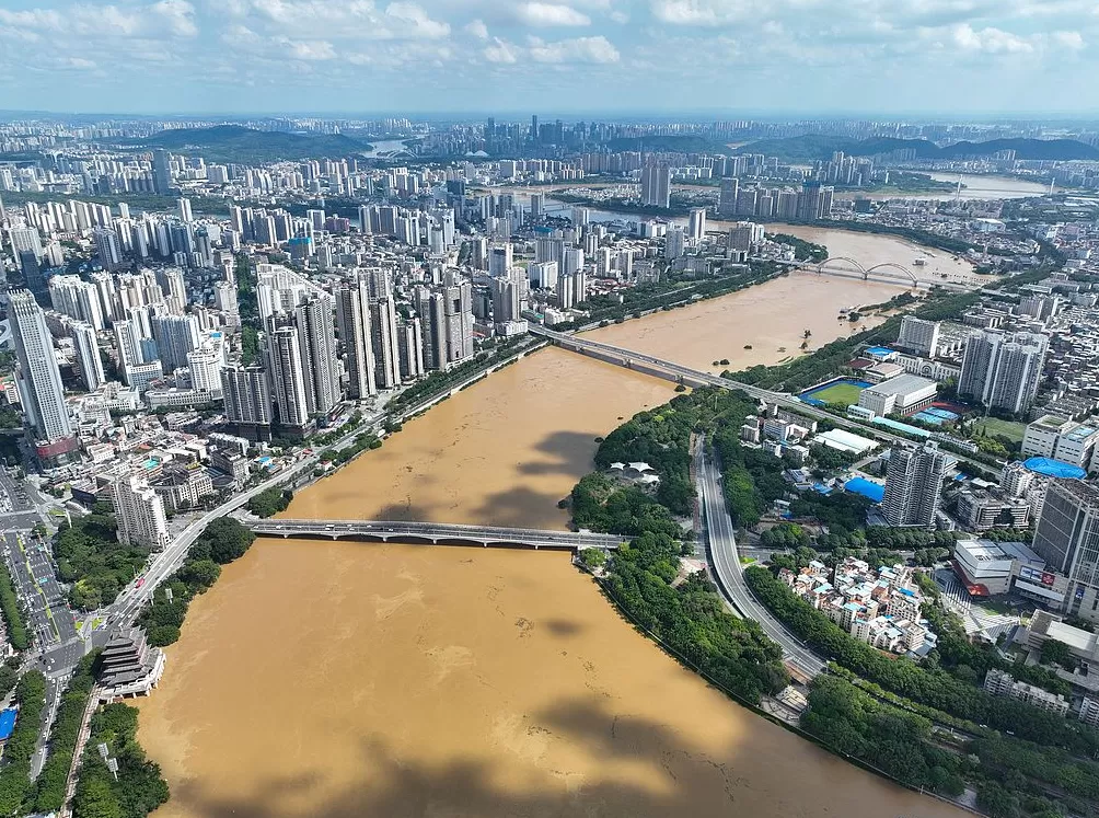 郁江洪峰逼近，南宁邕江大桥今晚8点禁止双向通行-第1张图片-