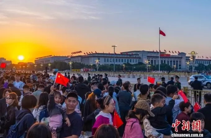 国庆中秋“双节”相遇，外媒：中国旅游业蓬勃发展，民众热情出游-第1张图片-