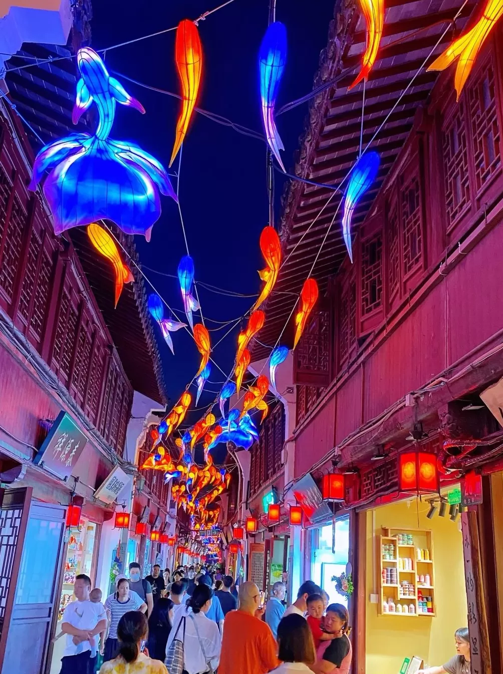 发现夜上海｜家门口的“烟火气”如何各具特色？怎么撬动夜经济？-第5张图片-