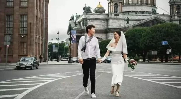 不接亲、不主持、不喝酒，年轻人“改造”婚礼-第1张图片-